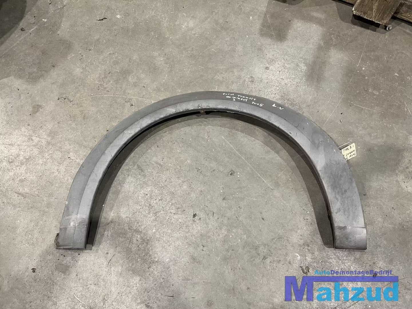 FORD TRANSIT CONNECT Links voor sierstrip striprand 02-12, Info@ford.com, Avant, Ford Motor Company, American Road 1
48126  Dearborn