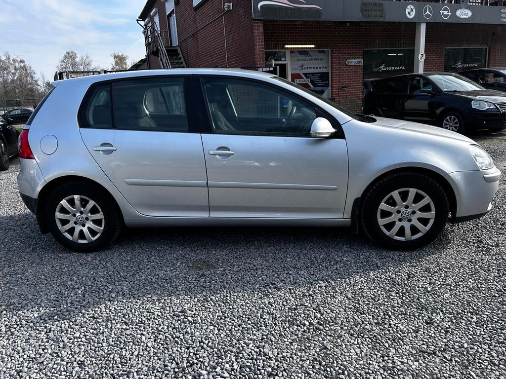 Golf 5 Automatic 1.6 essence à 2005 km 211 000, Argent ou Gris, Entreprise, Capteur de stationnement, 5 portes