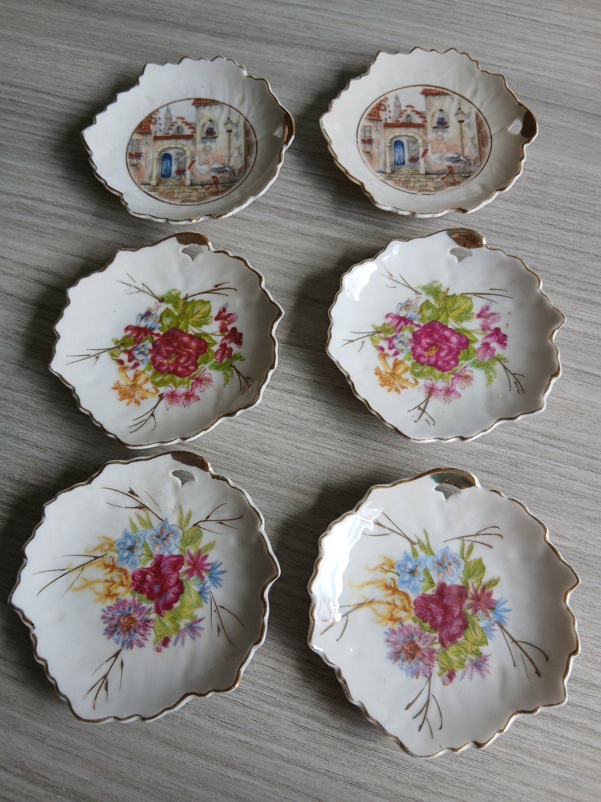 Plats de naissance en porcelaine, Enlèvement