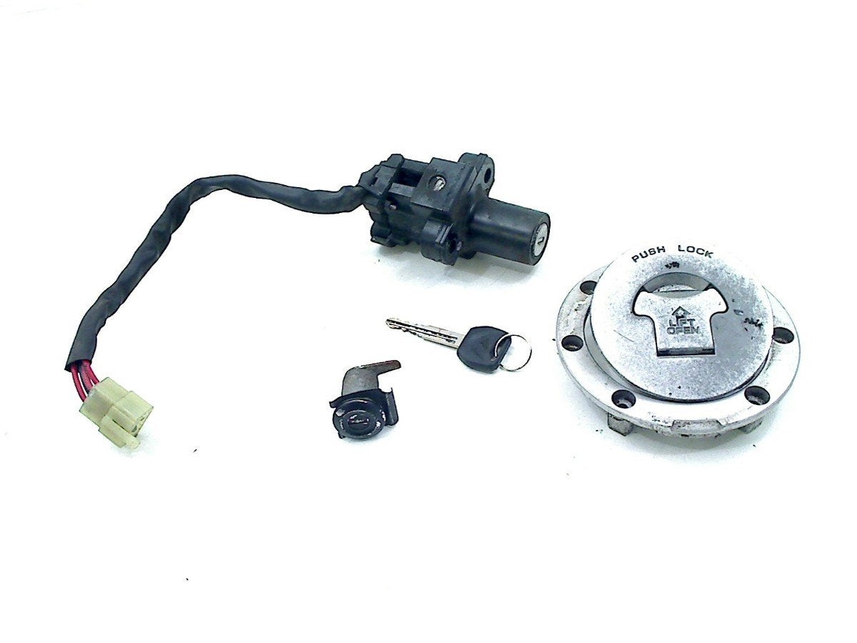 ENSEMBLE DE VERROU ET CYLINDRE DE PORTES Honda CBF 500, Motos, Dhr. S. di Majo, Utilisé, Info@cama-motorparts.nl, P.J. Troelstraweg 8 8
3144 CX  MAASSLUIS, NL