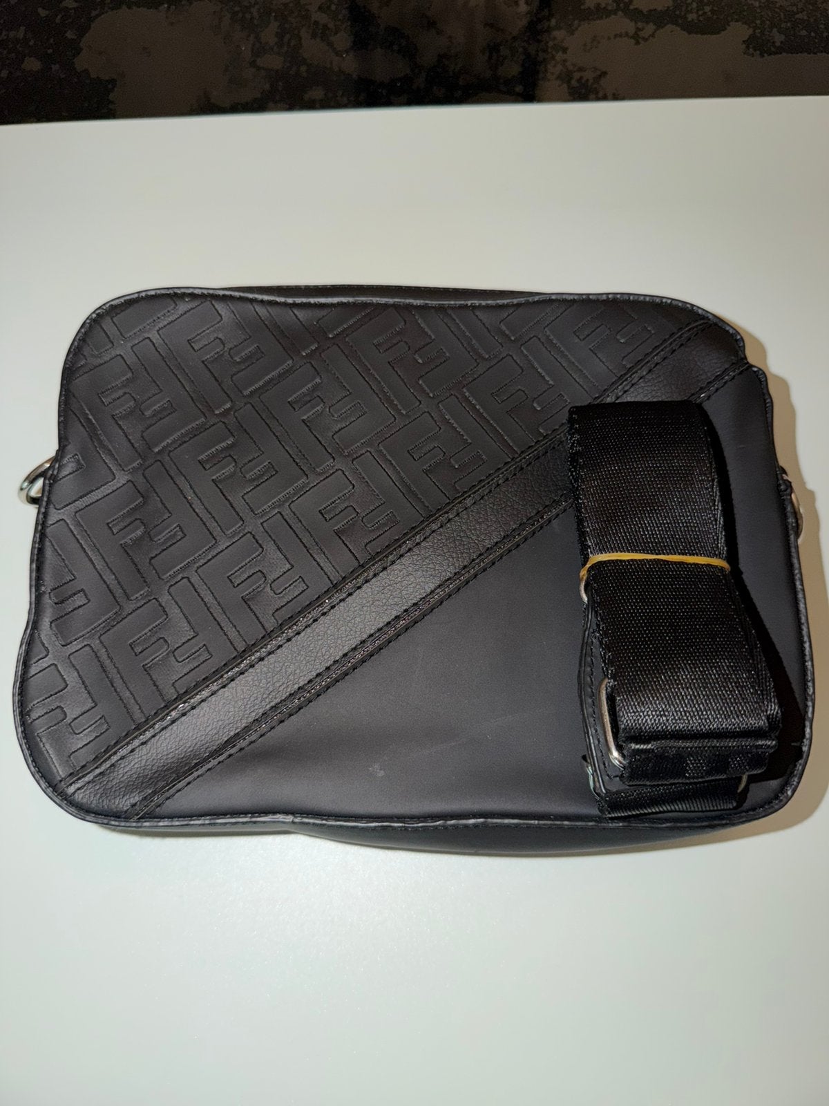 Sacoche fendi, Neuf, Autres marques, Cuir, Enlèvement ou Envoi