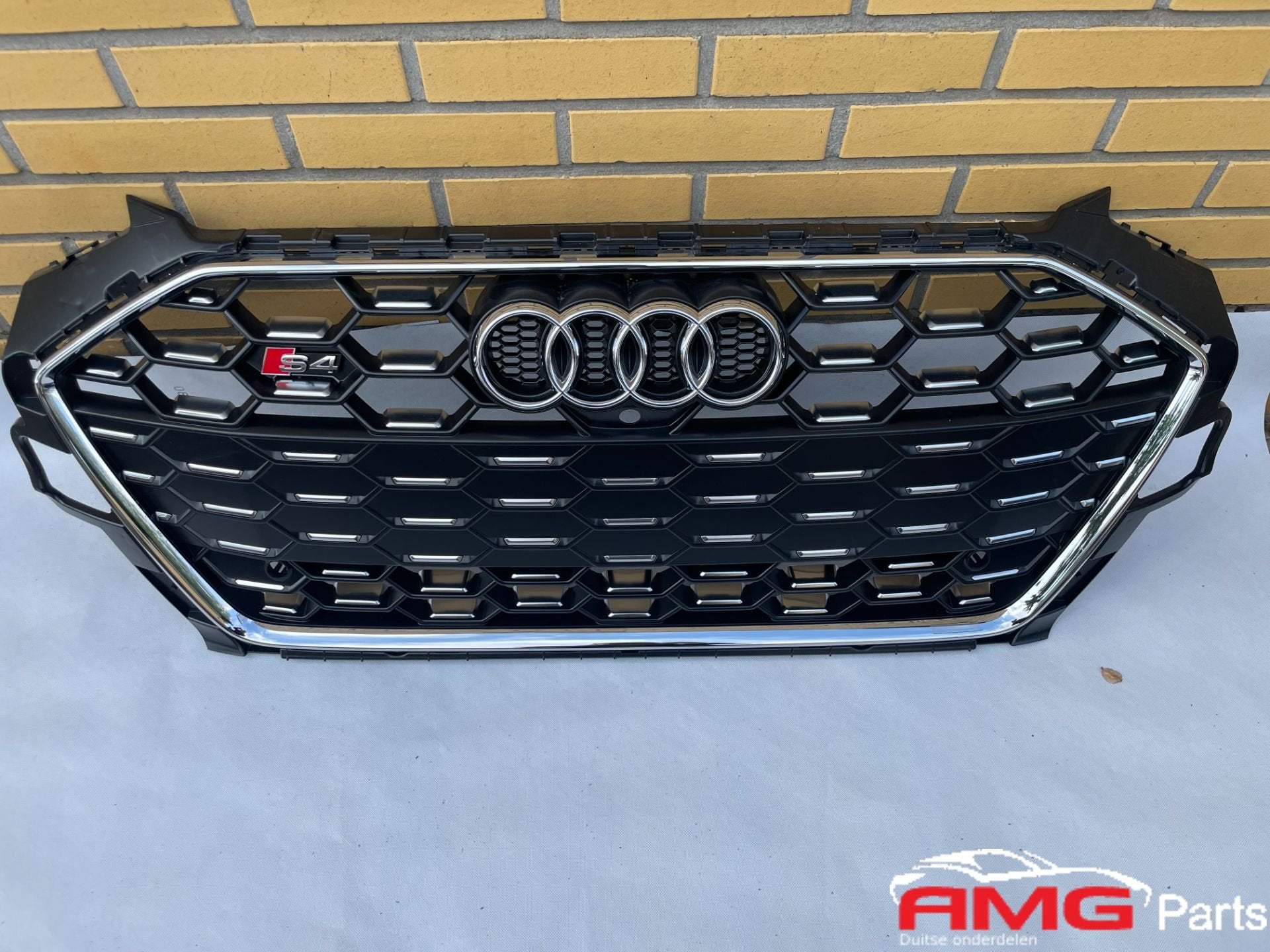 Calandre chrom e d'origine Audi A4 B9 8W S4 8W0853651 DM, Neuf, AUDI AG, Auto-Union-Strasse 1
85045  Ingolstadt, DE, Audi