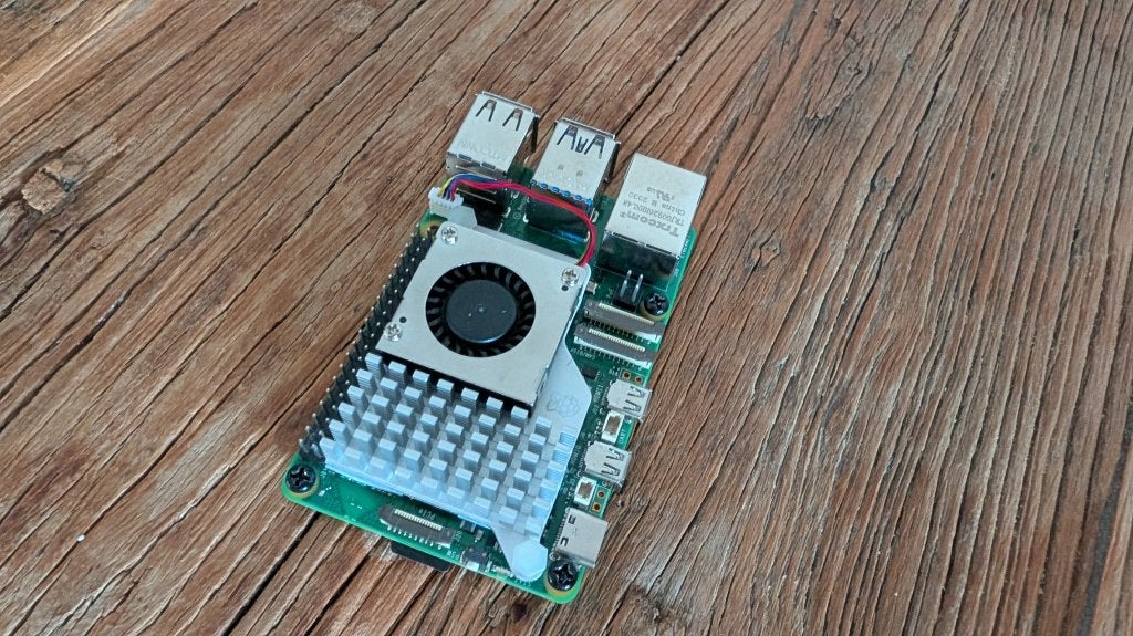 Raspberry Pi 5 - 8GB - Actieve koeler - 128GB MicroSD, Ophalen of Verzenden, Zo goed als nieuw