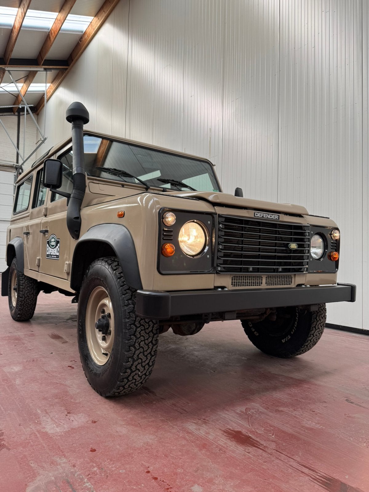 Land Rover Defender Td5 Libyan Sand, Auto's, Dealer onderhouden, Stof, Beige, Defender