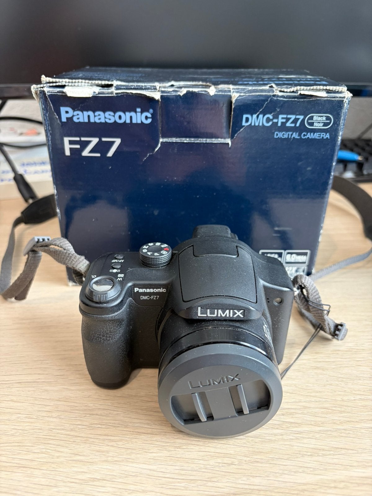 Panasonic Lumix DMC-FZ7 - Boite + chargeur + carte SD, TV, Hi-fi & Vidéo, Panasonic, Batterie, 6 mégapixels, 4 à 7 fois