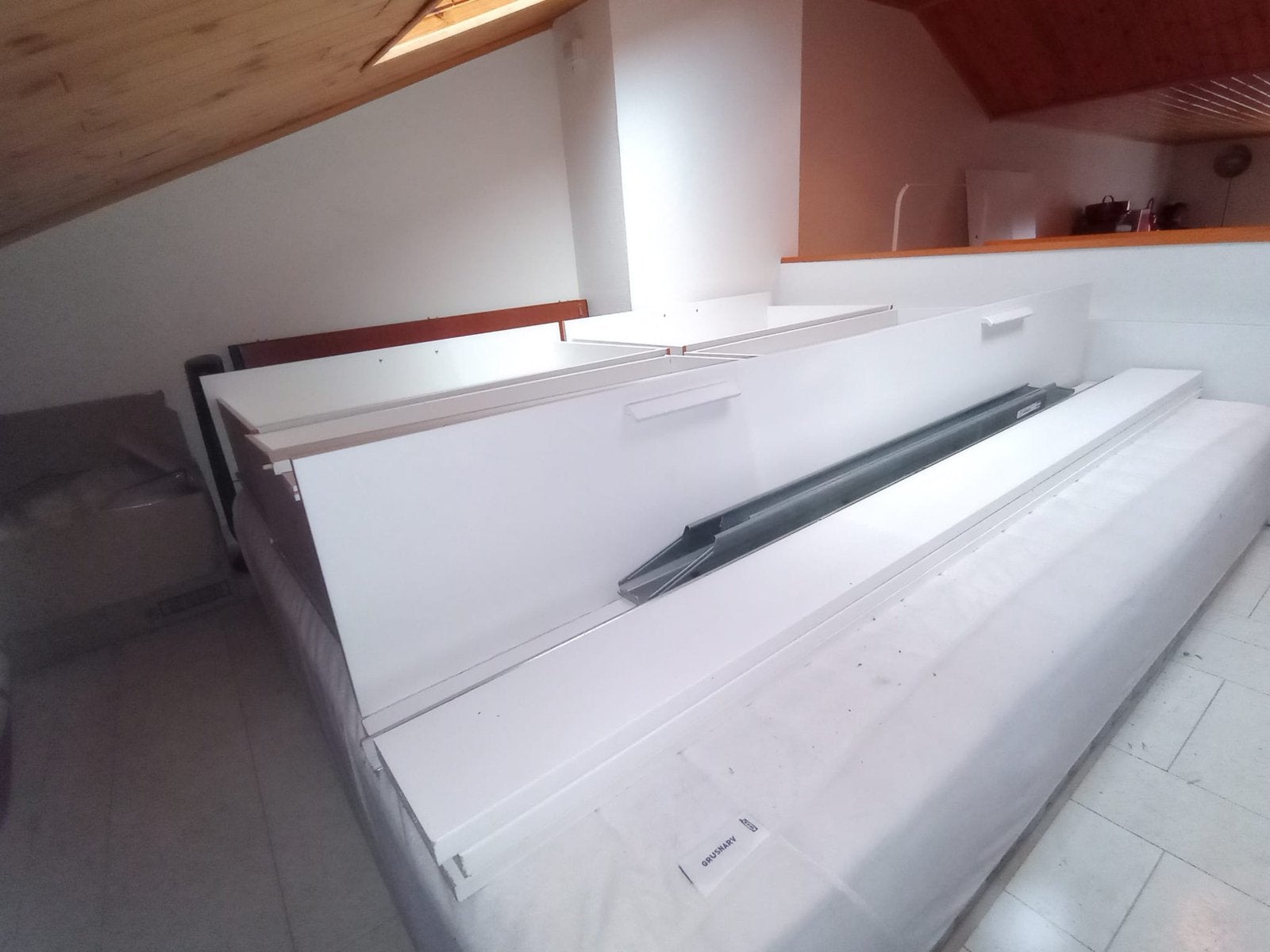 Lit pour 2 personnes avec matelas à vendre, Enlèvement, Comme neuf, Deux personnes, Blanc