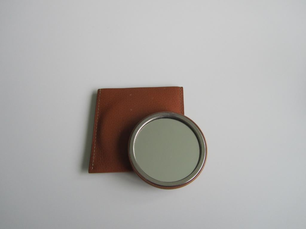 DELVAUX Tassenspiegel + fawnleren hoes met logo, Verzenden