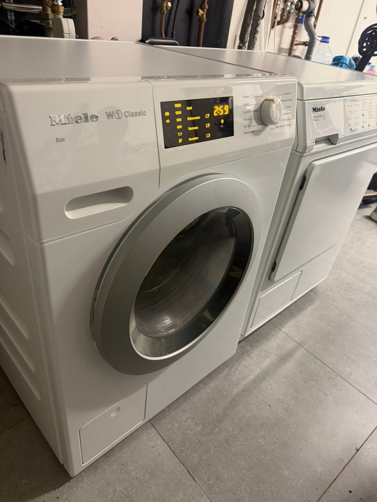 Een mooie miele set wasmachine W1 en condens droger, 1200 à 1600 tours, 6 à 8 kg, Classe énergétique A ou plus économe, Comme neuf