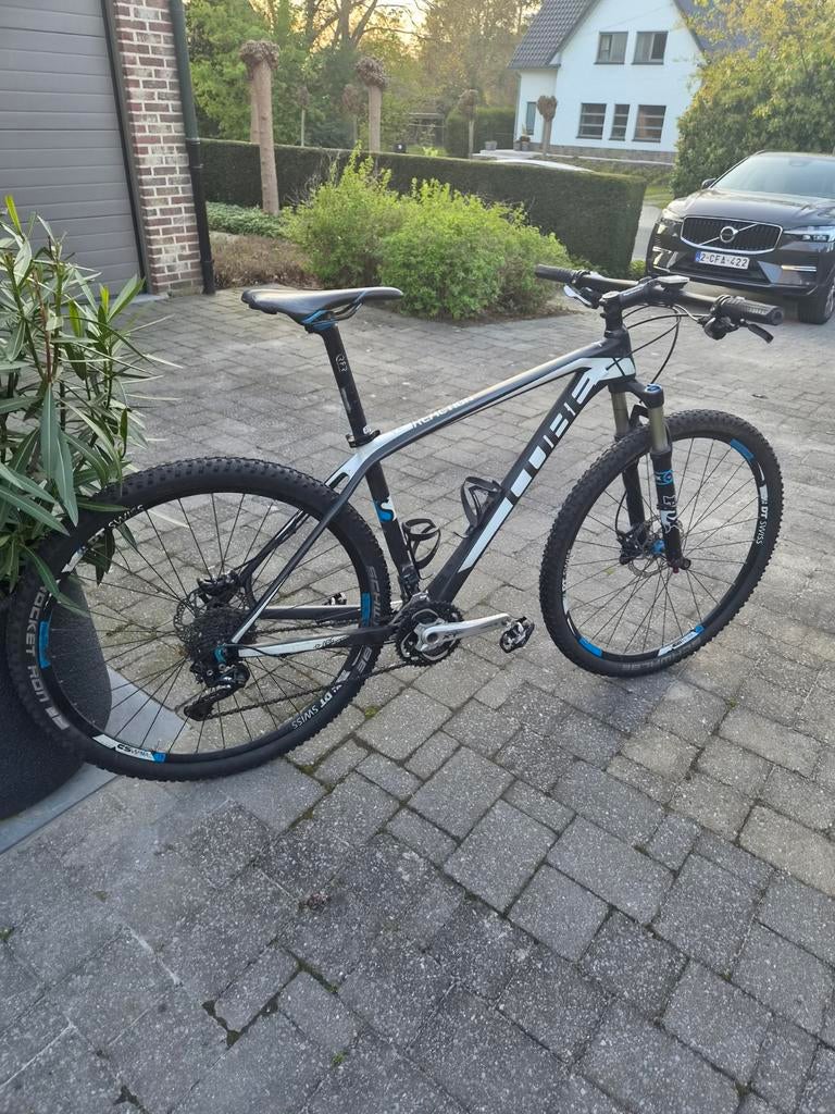 VTT  CUBE TAILLE M 29POUCES carbone, Fietsen en Brommers, Ophalen, Zo goed als nieuw, Cube
