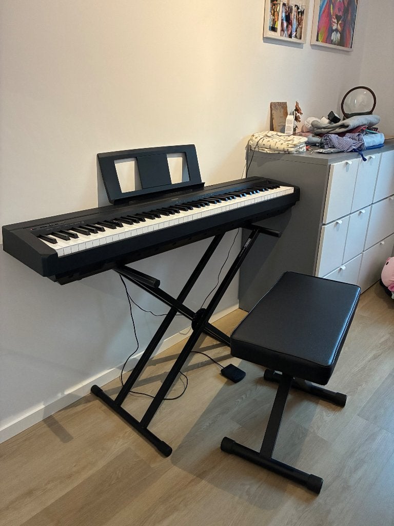 P45 piano met accessoires, Muziek en Instrumenten, Ophalen, Zwart, Digitaal, Zo goed als nieuw
