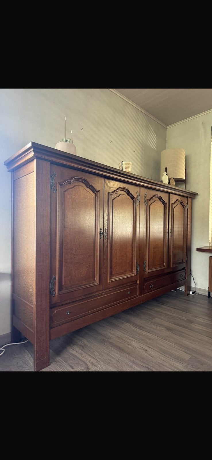 Living kast, Ophalen