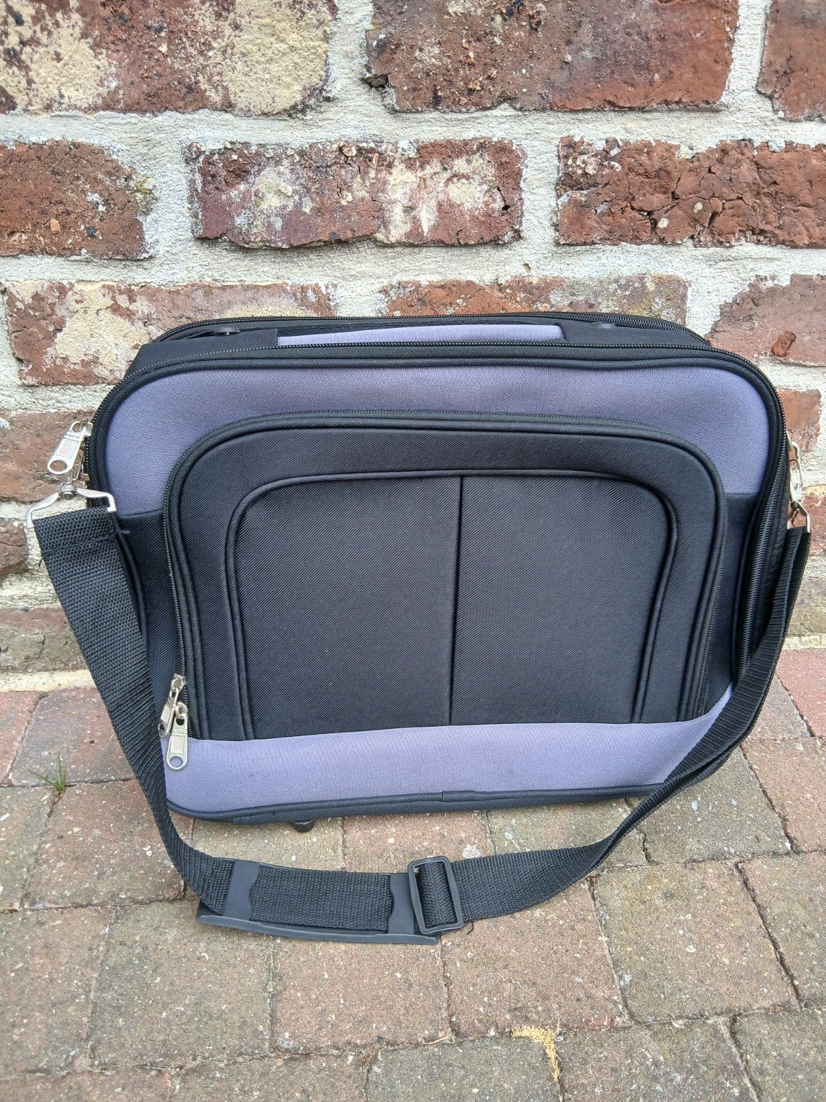 Laptop tas nieuw 5€, Computers en Software, Laptoptassen, Ophalen, Zwart