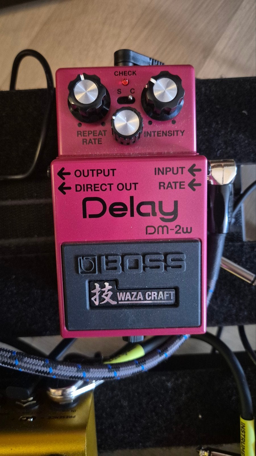 Boss DM-2W delay | Z.g.a.n. inclusief doosje, Musique & Instruments, Effets, Envoi, Comme neuf, Delay ou Écho