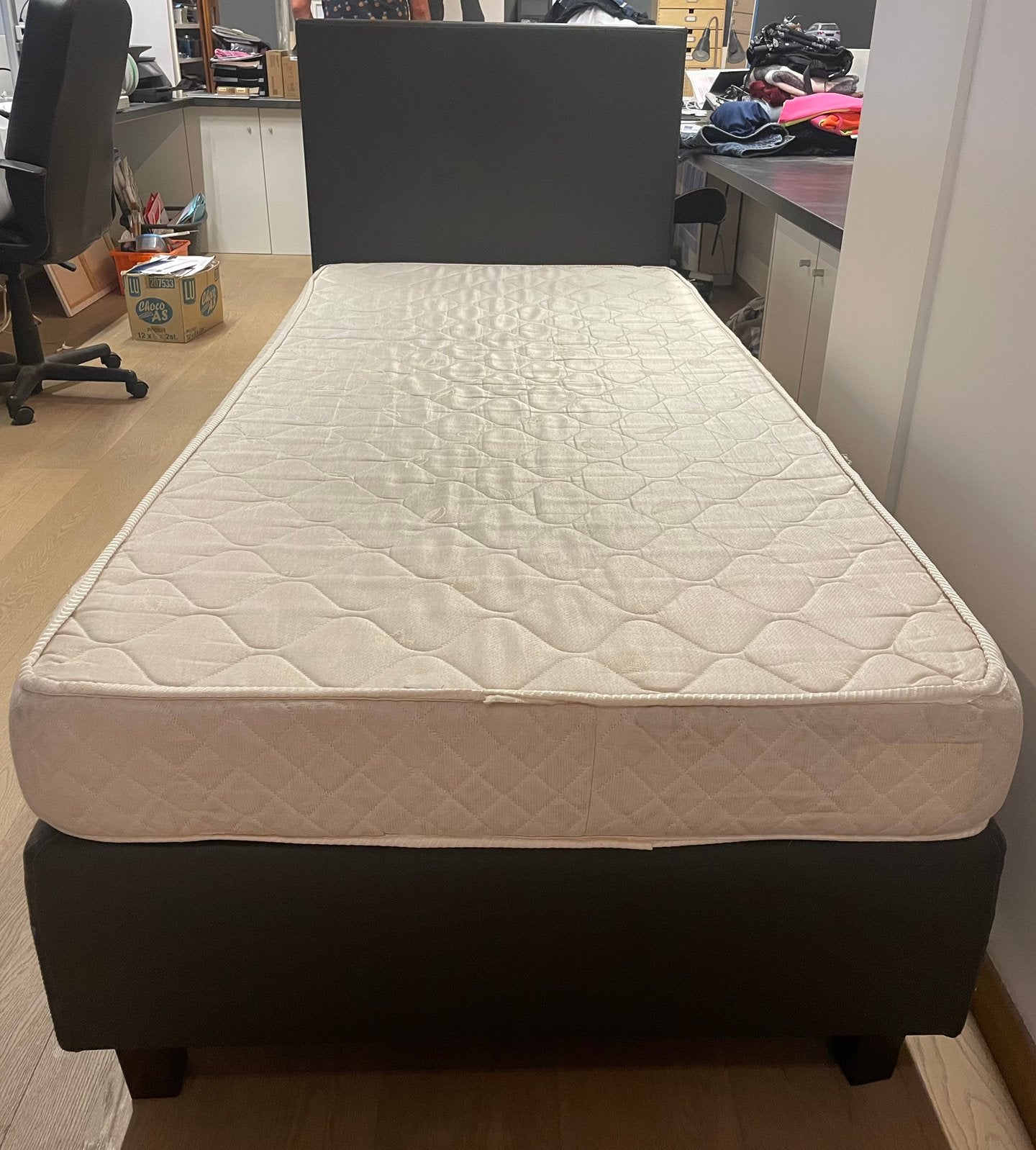 Box spring 90x200cm + matras, Ophalen, 90 cm, Eenpersoons, Antraciet. Modern.