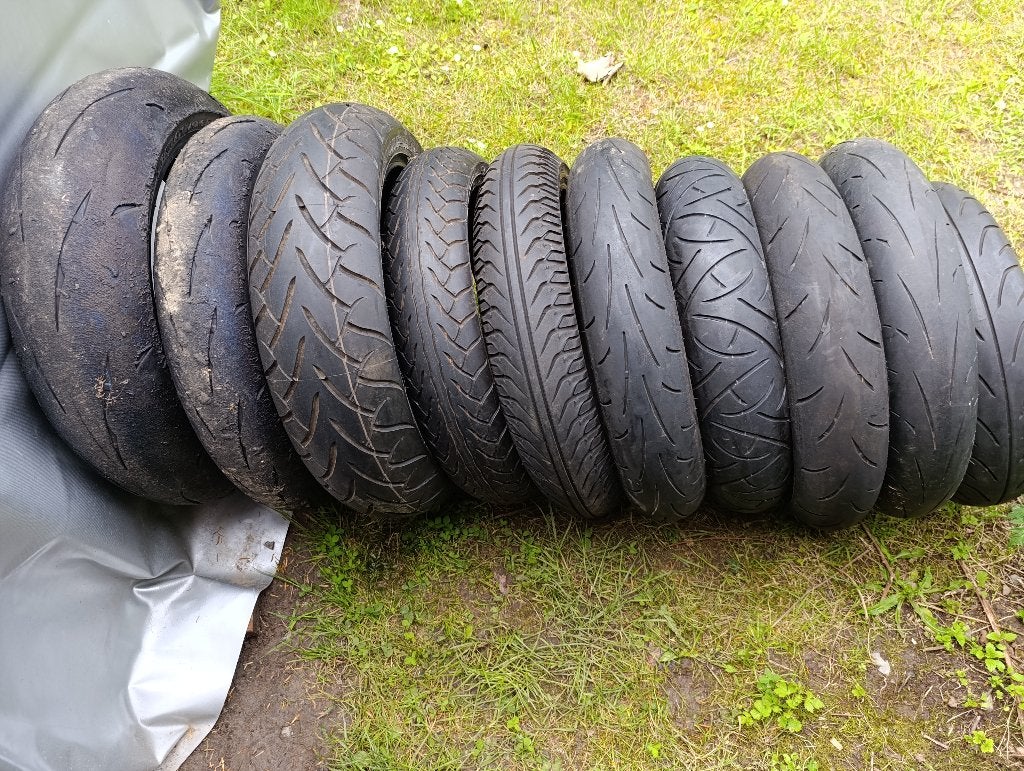 Lot de pneus moto.  50€, Ophalen