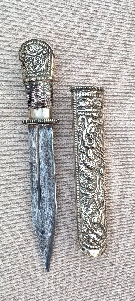 Dague orientale luxueuse en métal argenté antique, Enlèvement ou Envoi, Autres, Couteau ou Poignard