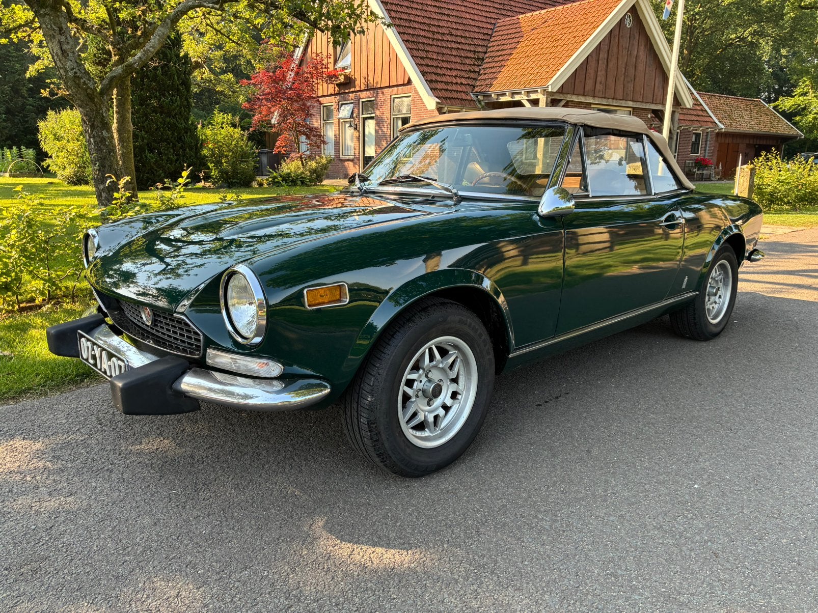 124 Sport Spider 1800 1974, manifestement bien entretenue, Autos, Fiat, Particulier, 124 Spider, Bluetooth, Intérieur cuir, Jantes en alliage léger