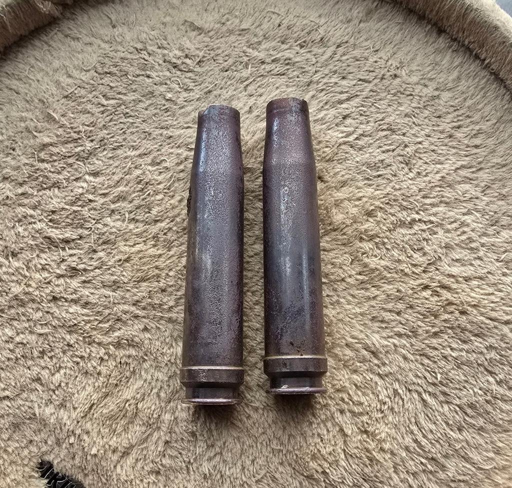 Twee dezelfde 20cm flak hulzen uit 1938 / onklaar, Enlèvement ou Envoi, Armée de terre, Douilles ou Pièces de fouille