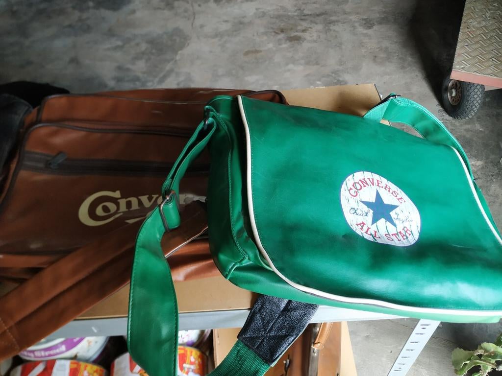 Converse zakken, Ophalen