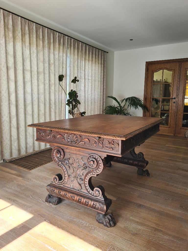 Antieke tafel - kanstanjehout-, Ophalen
