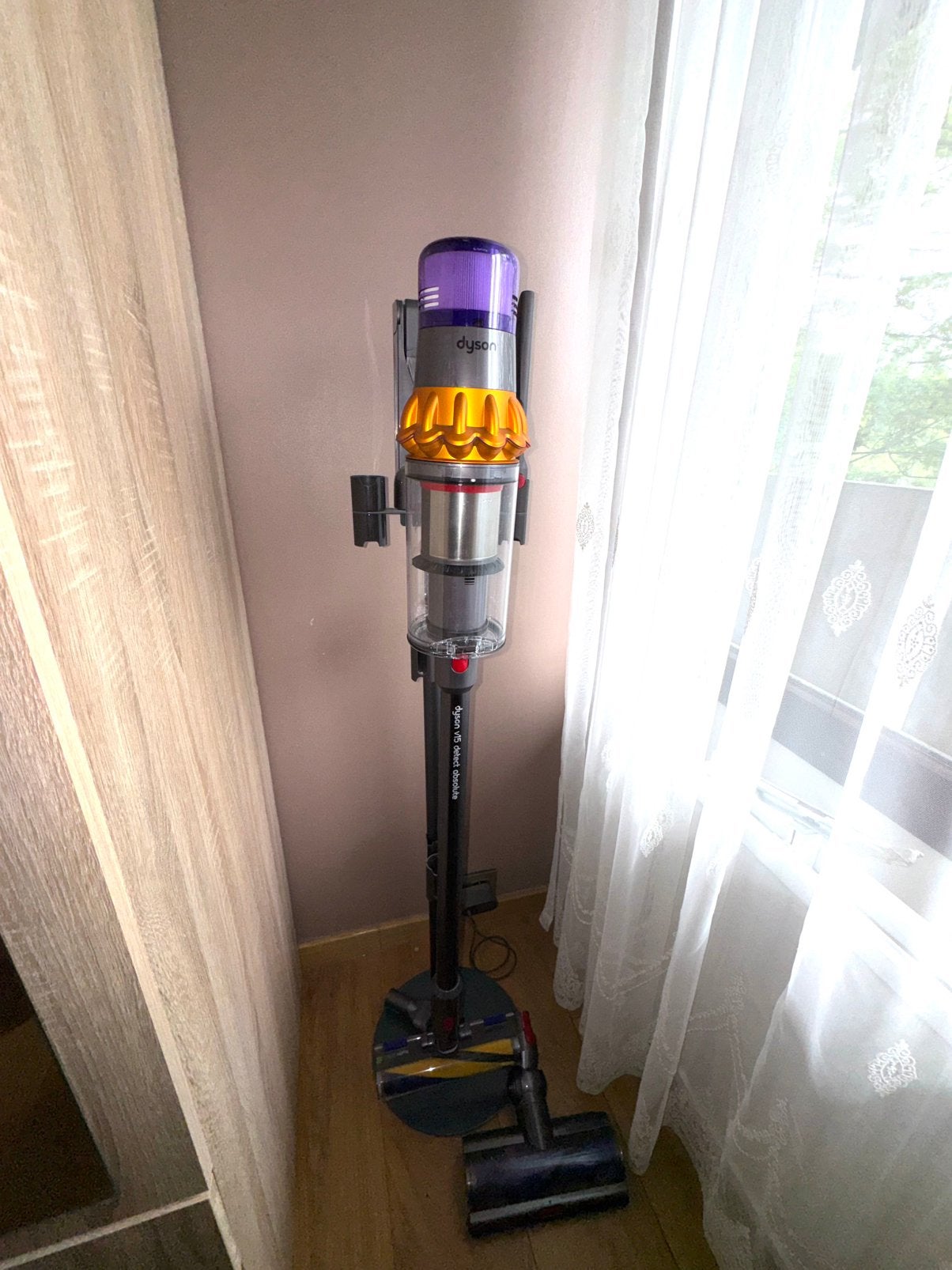 Dyson V15 Detect Absolute + support — 530 €, Sans fil, Aspirateur balai, Comme neuf, Enlèvement