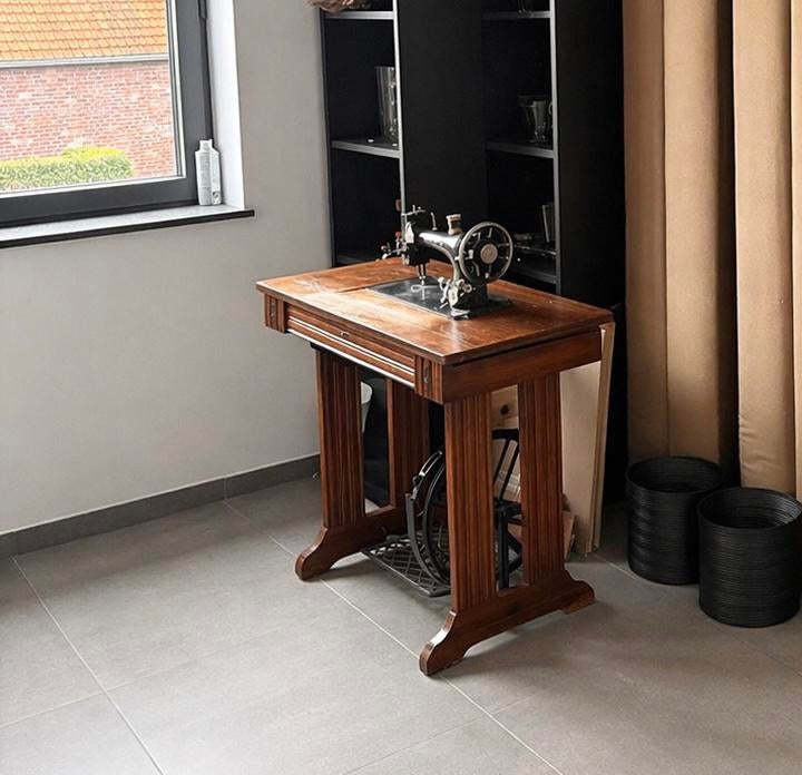 Oud naaimachine, Antiek en Kunst, Ophalen