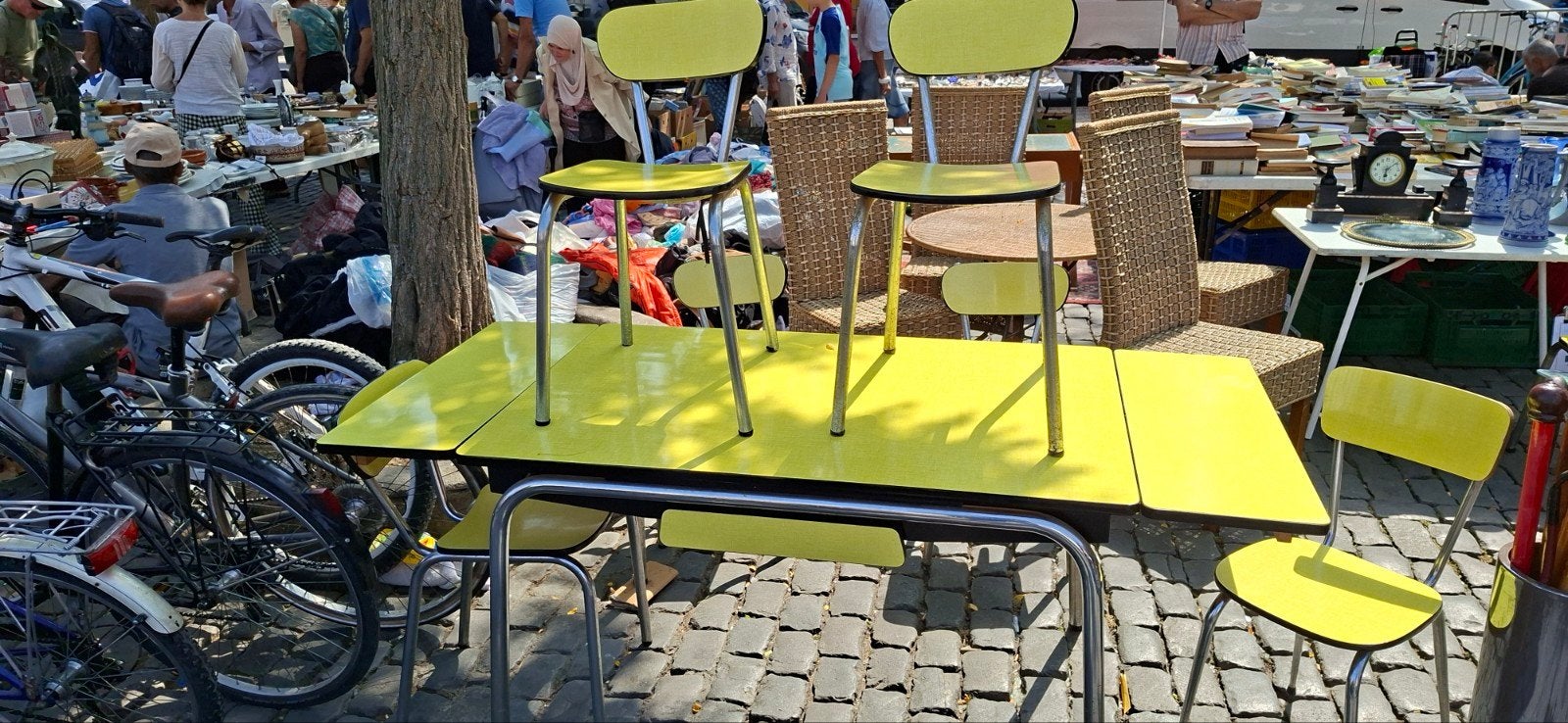 vintage formica table et chaises jaune