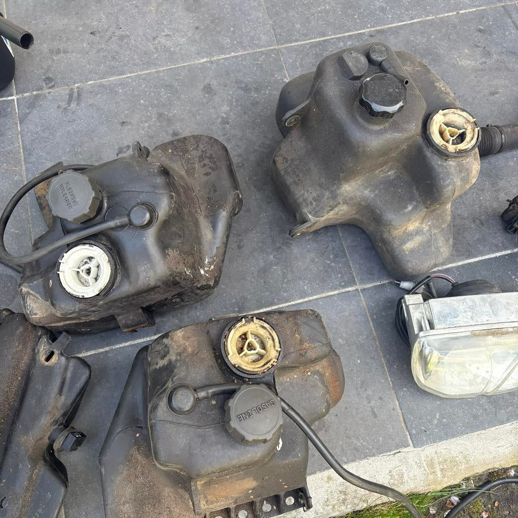 Piaggio skr of typhoon benzine tank en olie tank en koffer, Fietsen en Brommers, Ophalen, Tank