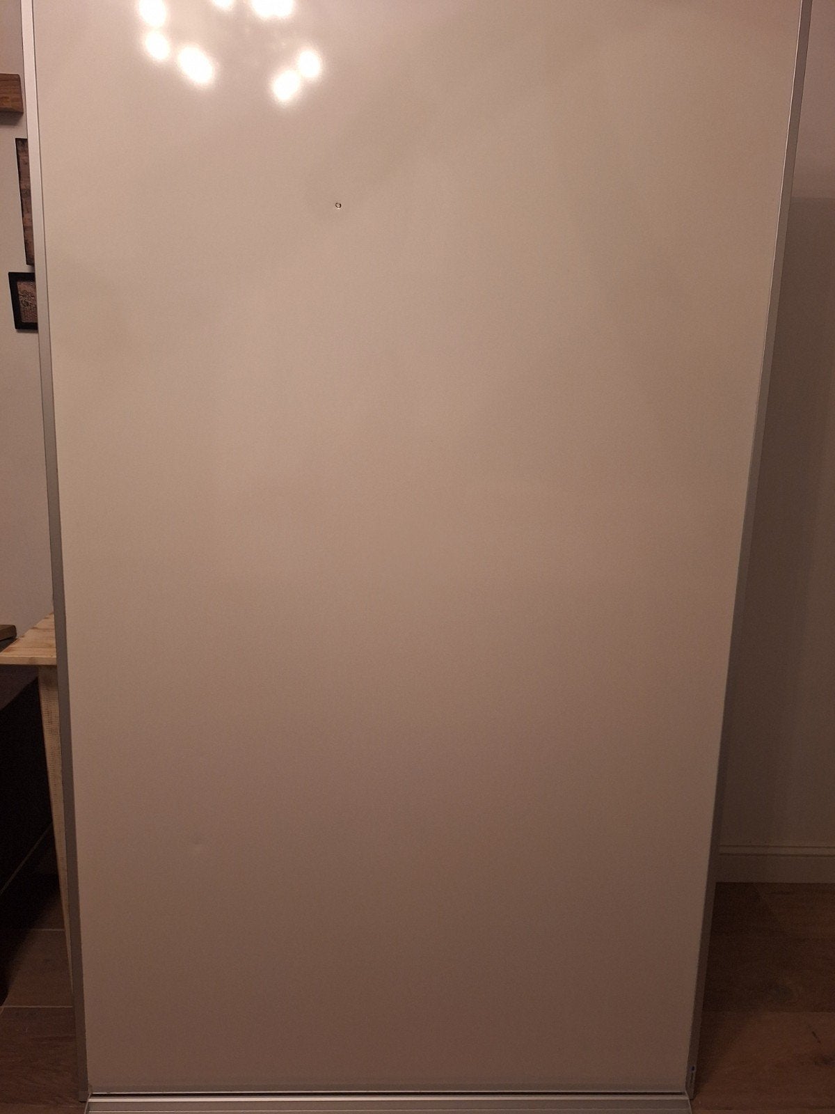 Grand tableau blanc, Enlèvement