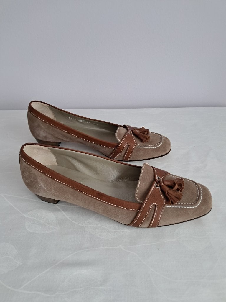 Instappers Voltan 38.5 beige suède/leer, Kleding | Dames, Schoenen met lage hakken, Beige, Voltan, Ophalen of Verzenden