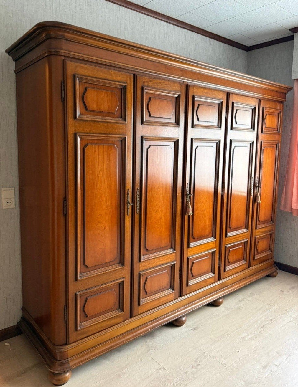 antieke kleerkast massief hout met ladekast, Ophalen
