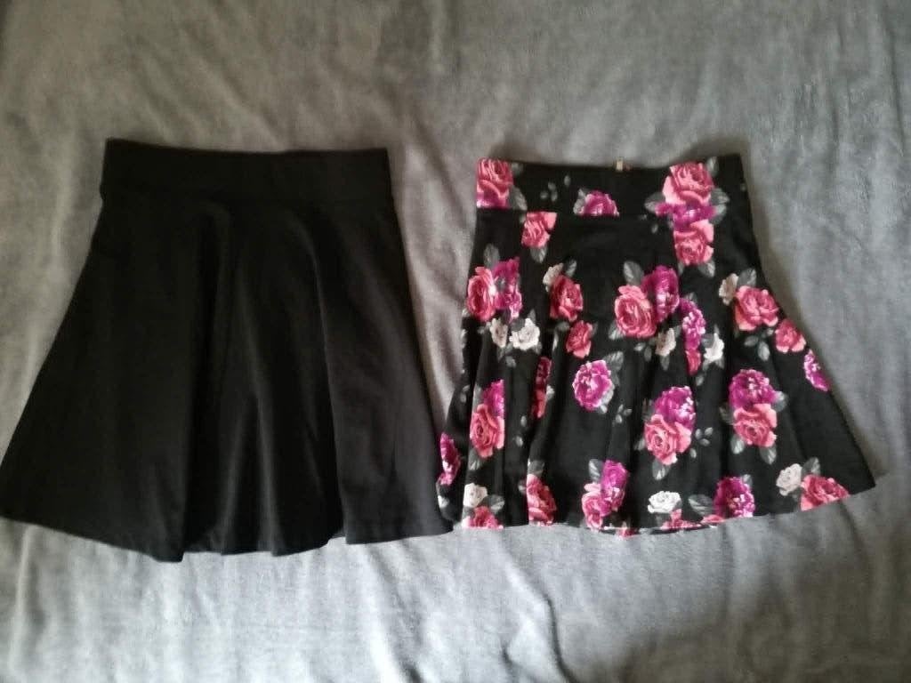 Rokjes, zwart en gebloemd, sterk afgeprijsd, Enfants & Bébés, Robe ou Jupe, Enlèvement ou Envoi, H&M, Comme neuf