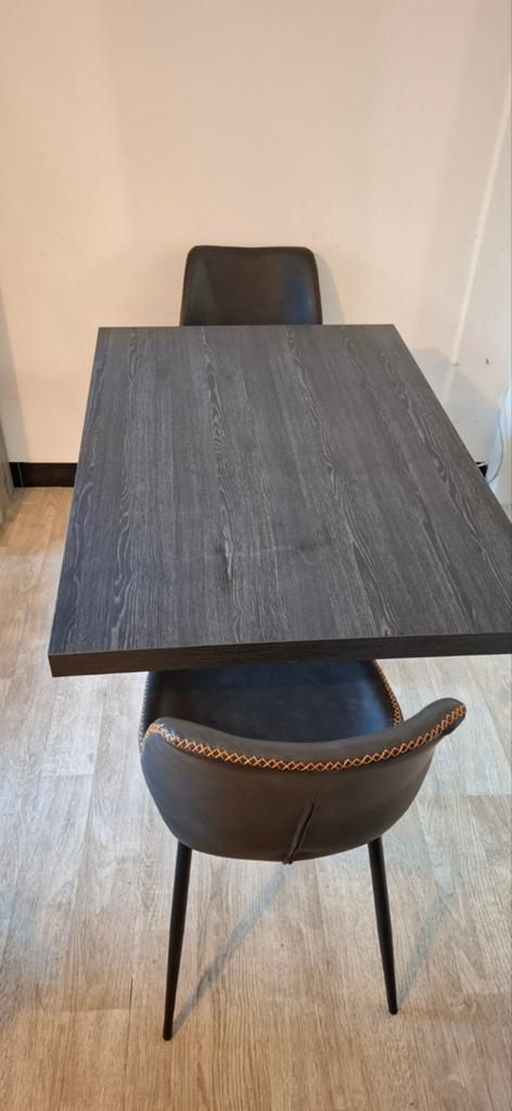 Tafel met 2 leder stulen, Enlèvement ou Envoi