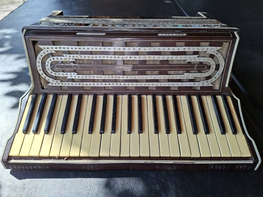 Accordéon pour piano Scandalli vintageprojet de restauration, Musique & Instruments, Autres formats, Scandalli, Avec bretelles