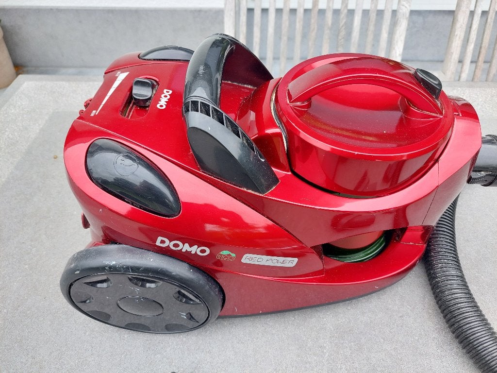 Stofzuiger DOMO Red Power 2000 W, Réservoir, Utilisé, Convient aux sols durs, Autres marques
