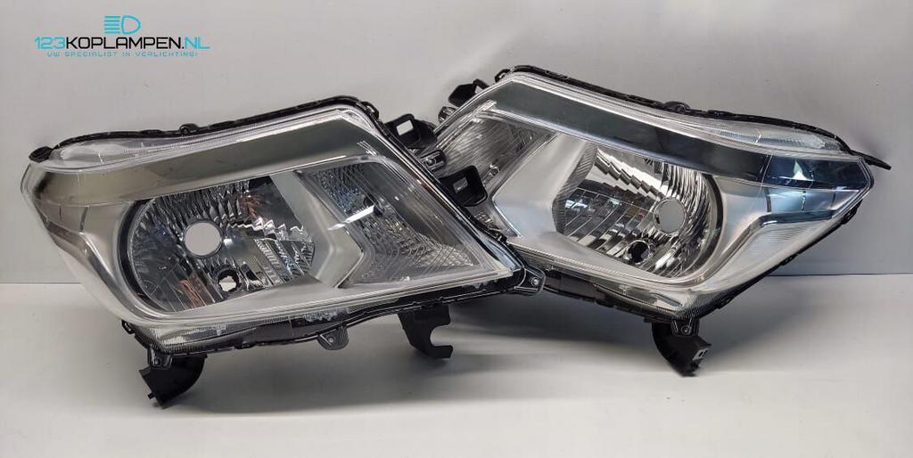 Nissan Navara 4 H4 koplamp links rechts, Gebruikt, -, -, Ophalen of Verzenden