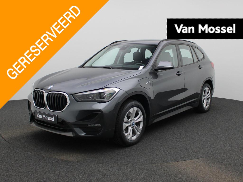BMW X1 xDrive25e (162 kW) HUD | LEDER | LED | CAM. | Carplay, Automatische klimaatregeling, Gebruikt, 1820 kg, Plug-in hybride