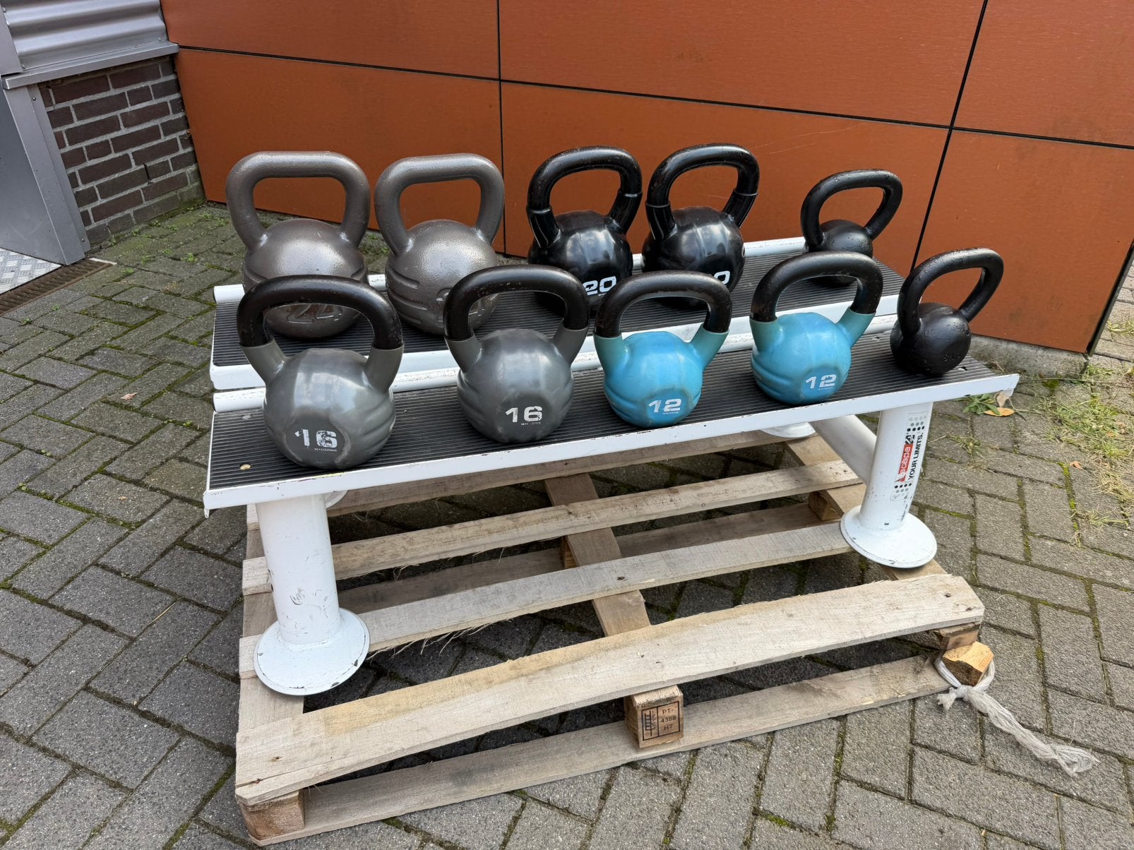 Kettlebells Set 8kg t/m 24 alles 2 keer + Kettlebells Rek, Ophalen, Gebruikt, Kettlebell