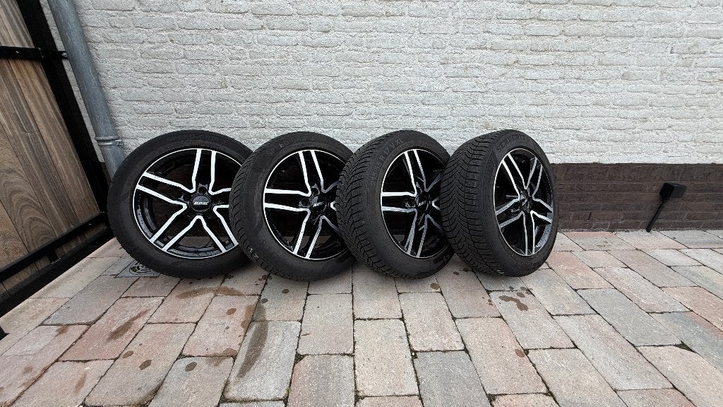 Complete 17" Winterset (215/55 R17), Auto-onderdelen, Banden en Velgen, Ophalen, Banden en Velgen, 17 inch, Winterbanden
