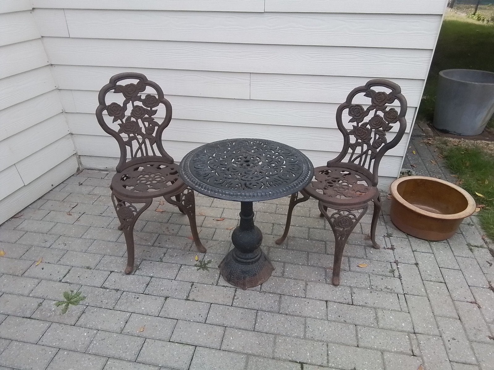 Smeedijzeren tafel en twee stoelen, Tuin en Terras, Tuinstoelen, Ophalen, Gebruikt, Metaal