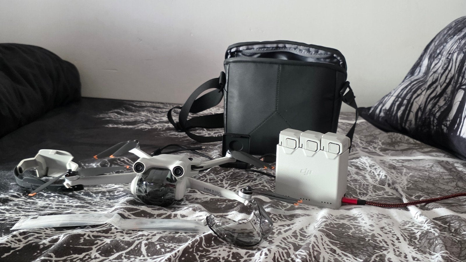 DJI MINI 3 PRO/3 batteries/étui, Moins de 250 g, Qualité supérieure, Comme neuf, 30 à 45 minutes