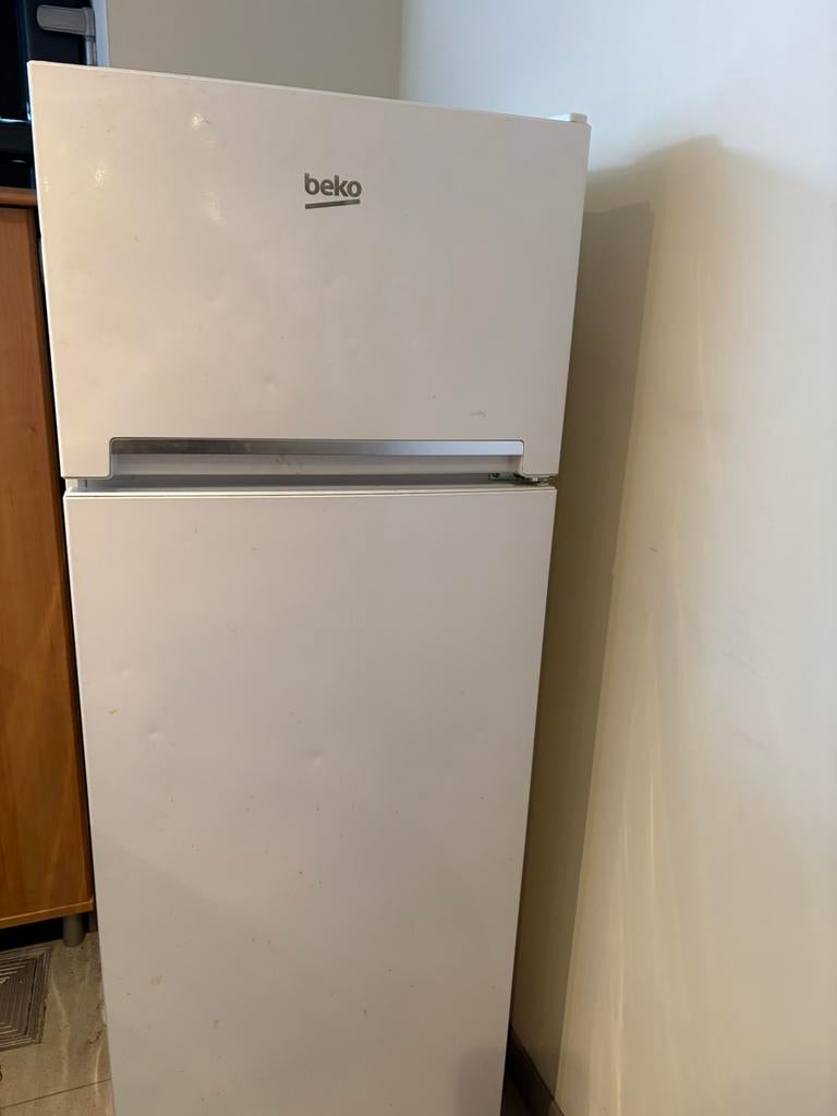 Beko combi koelkast RDSA240K20W, Elektronische apparatuur, Ophalen, Gebruikt, 200 liter of meer, Met aparte vriezer