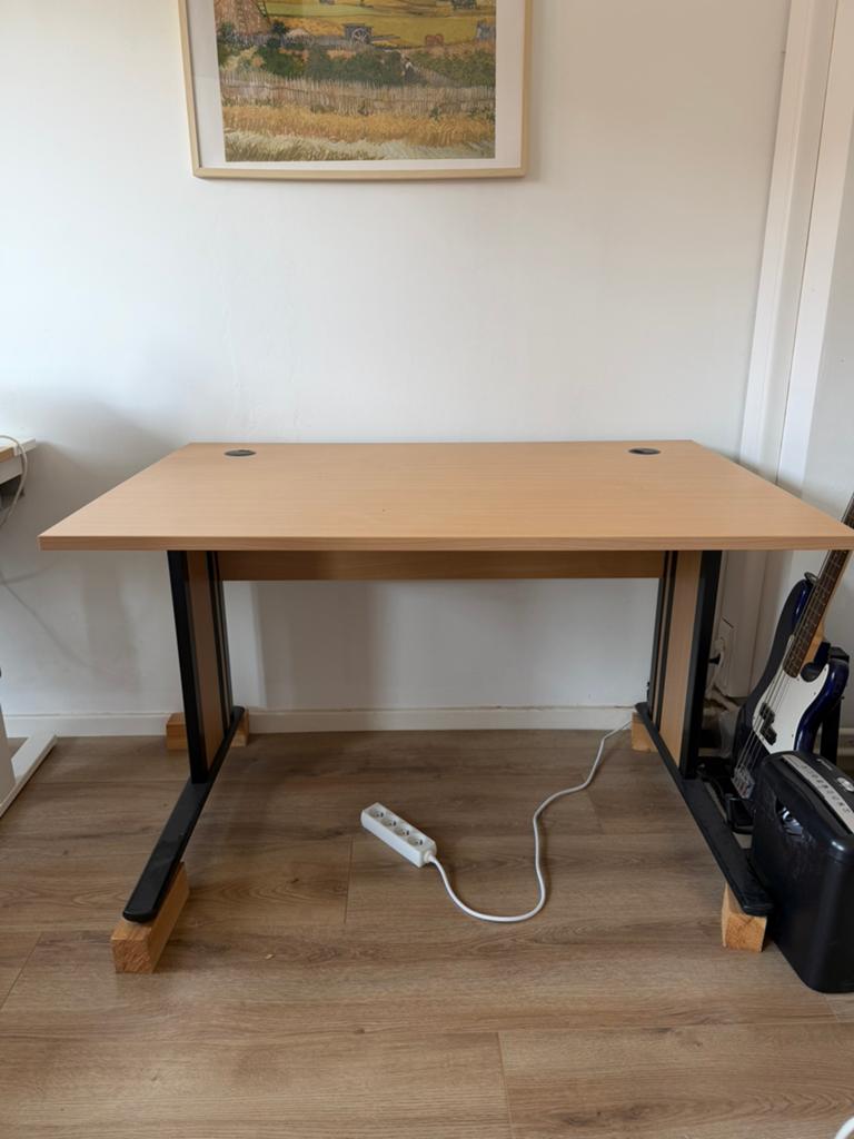 Degelijk bureau in goede staat, Huis en Inrichting, Bureaus, Ophalen, Demontabel, 120 cm, Hout