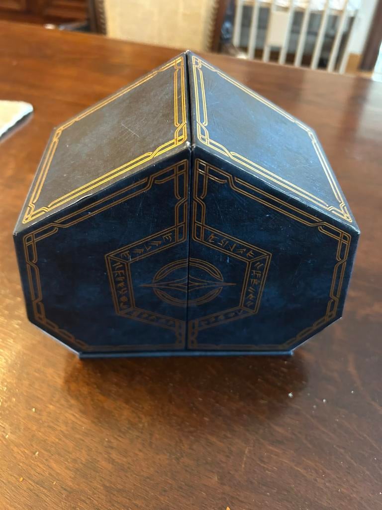 Official tomorrowland box 2025, Eén persoon