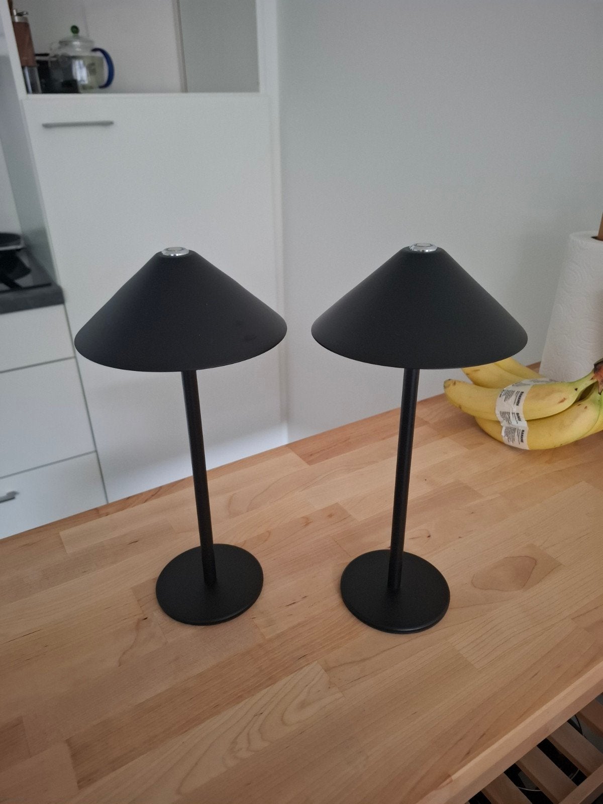 Twee zwarte oplaadbare tafellampen, Huis en Inrichting, Lampen | Tafellampen, Zwart, Ophalen, Minimalistisch