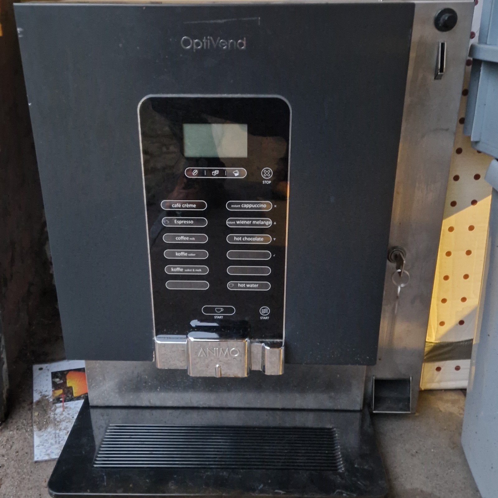 Animo Optivend muntinworp koffiemachine, Ophalen