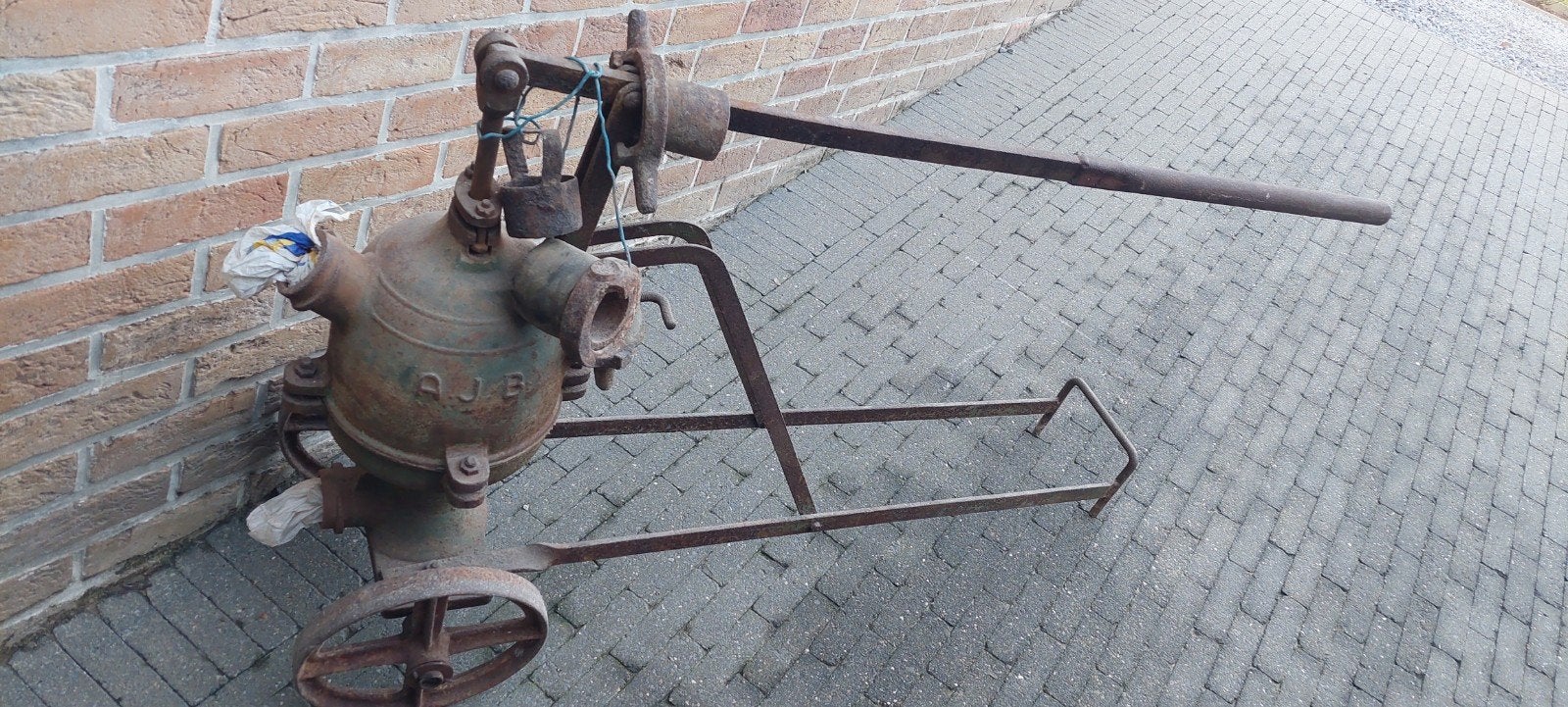 Antieke pomp, Ophalen
