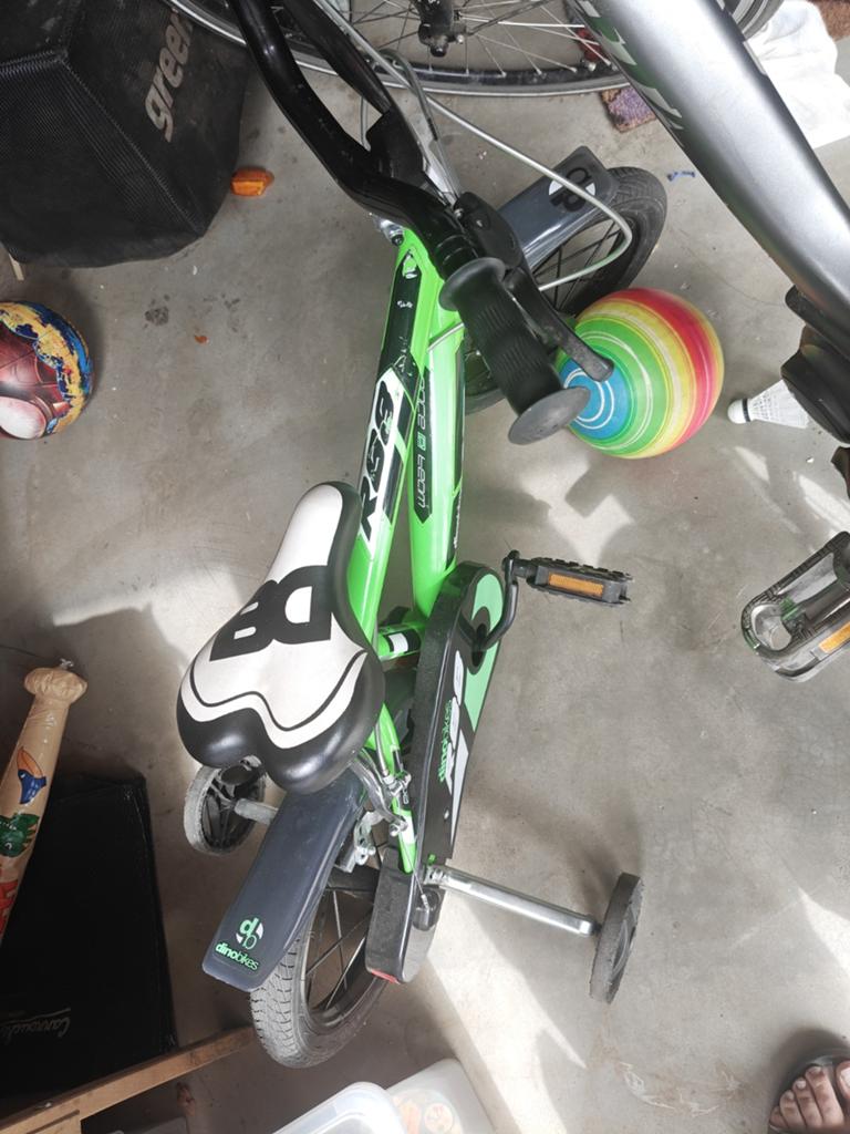 Jongensfiets met zijwieltjes, Ophalen