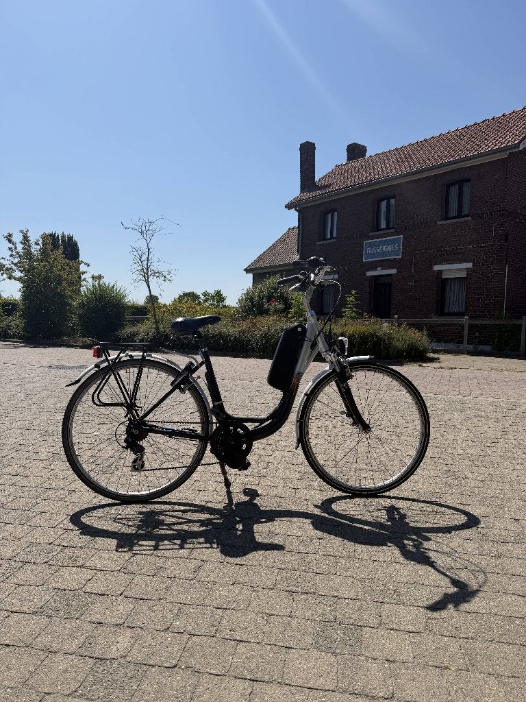 Elecktrische Stadsfiets met maar 180 KM, 51 tot 55 cm, Ophalen, Zo goed als nieuw, 50 km per accu of meer