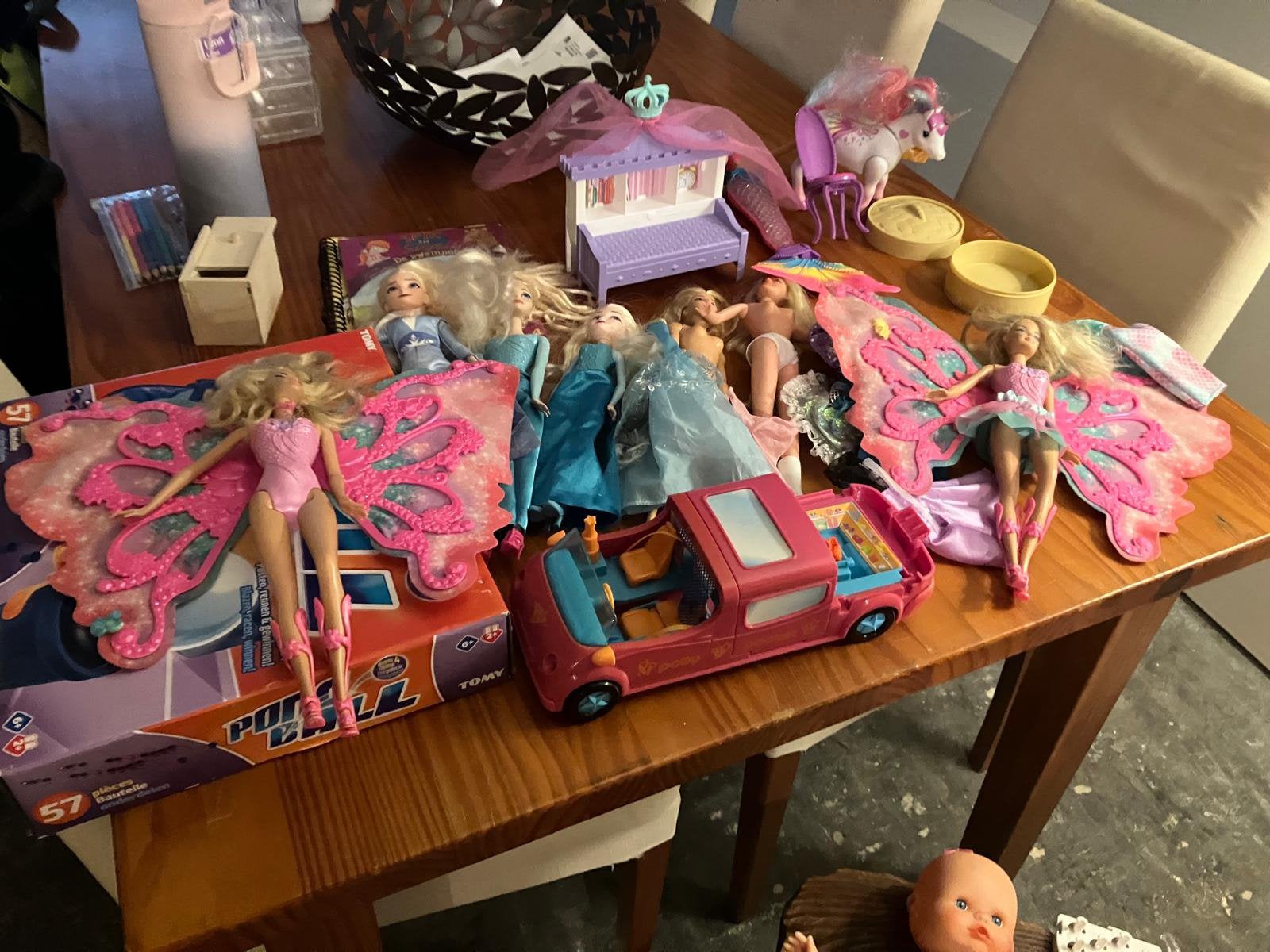 Diverse barbie poppen, paardenstal met paard, scooter, Enfants & Bébés, Jouets | Poupées, Enlèvement, Comme neuf, Barbie